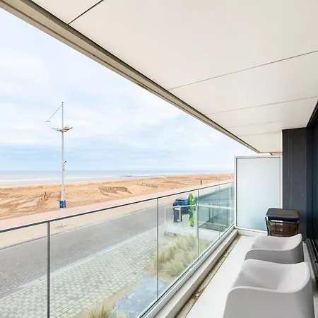 In Koksijde With Stunning Sea Views, Cleaning Included *
